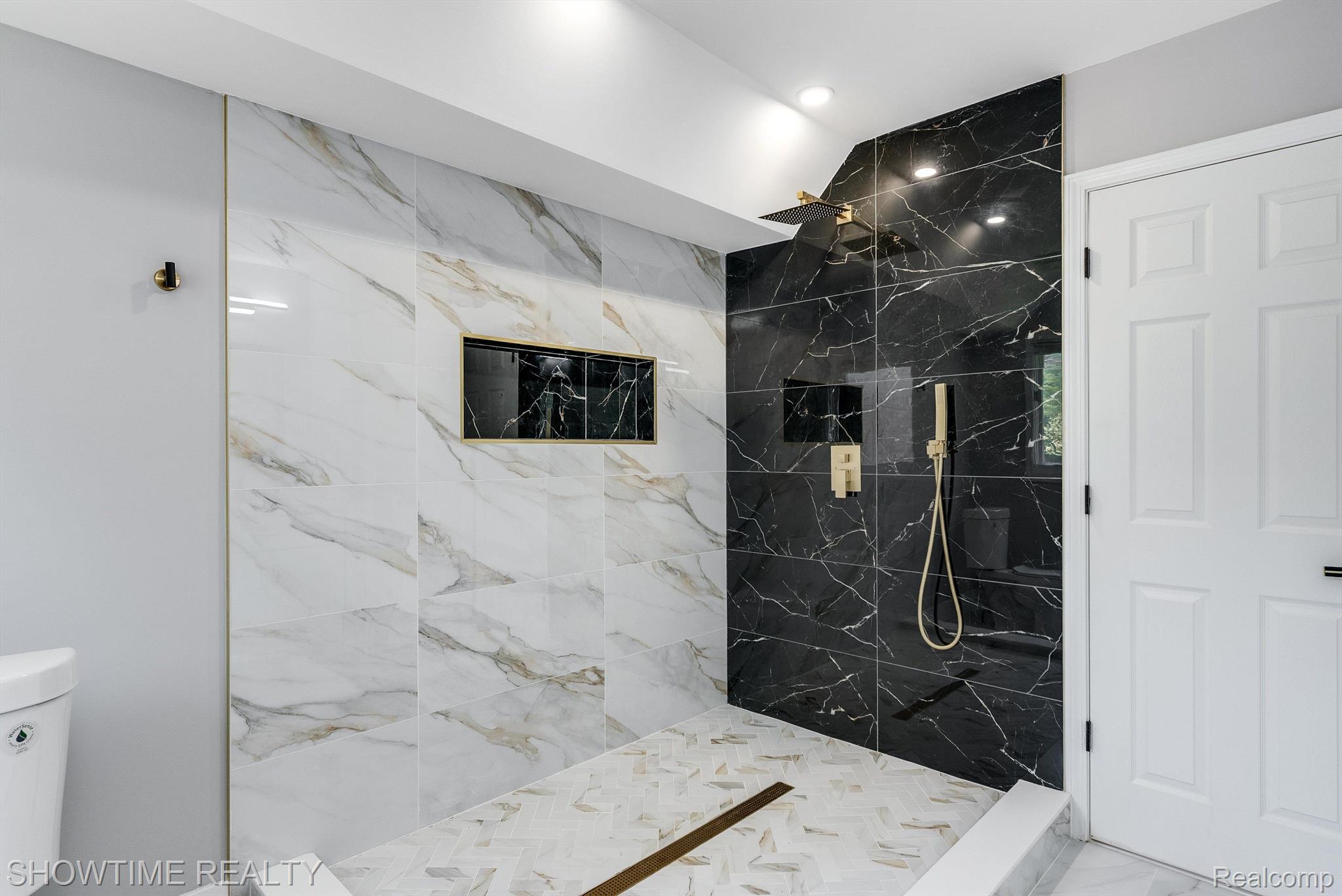 14916 HILLCREST Lane