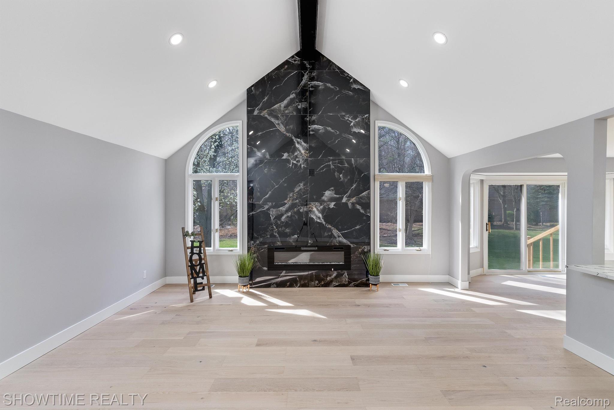 14916 HILLCREST Lane