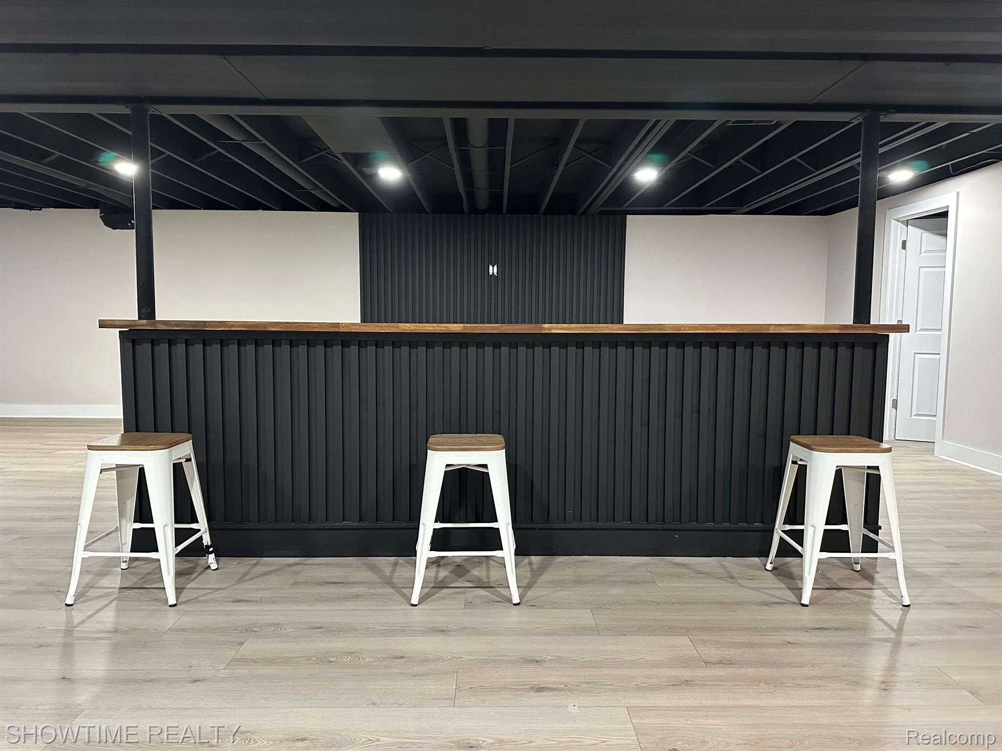 14916 HILLCREST Lane