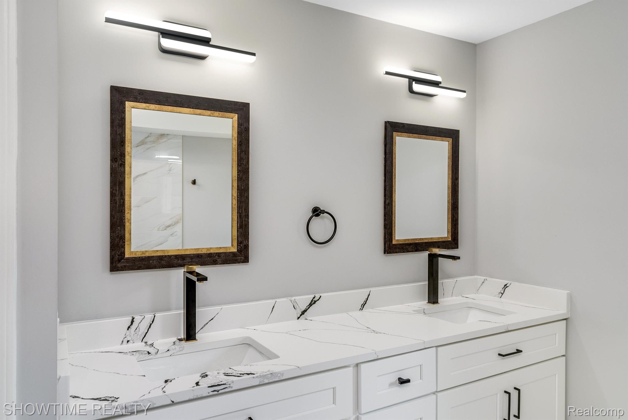 14916 HILLCREST Lane