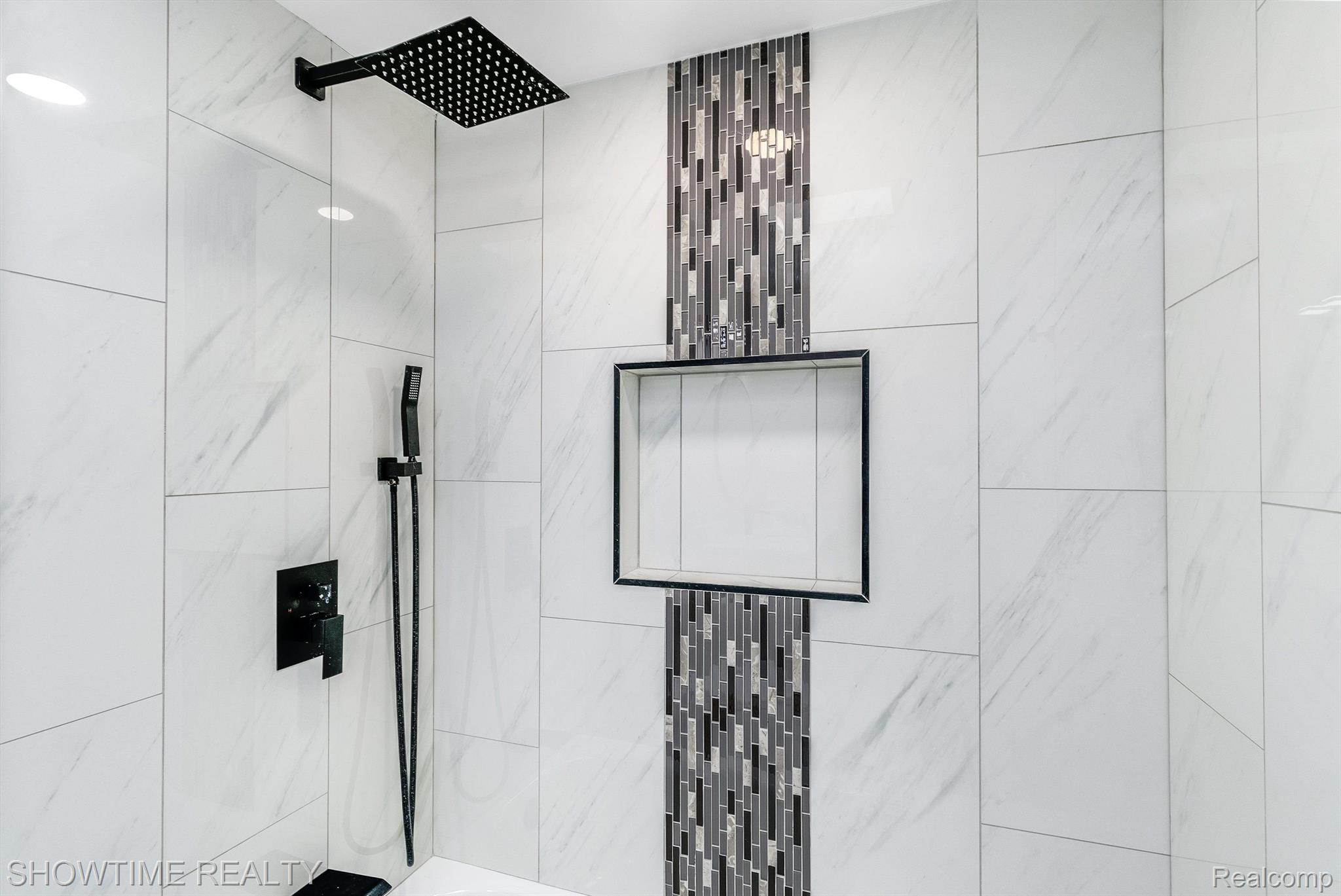 14916 HILLCREST Lane