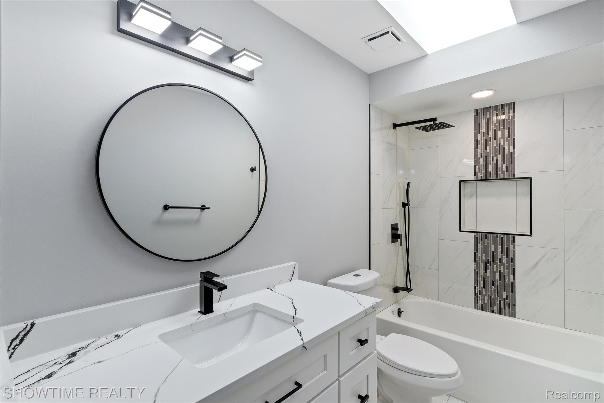 14916 HILLCREST Lane