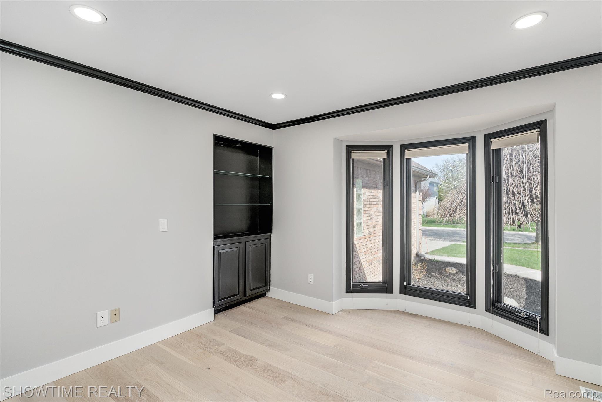 14916 HILLCREST Lane