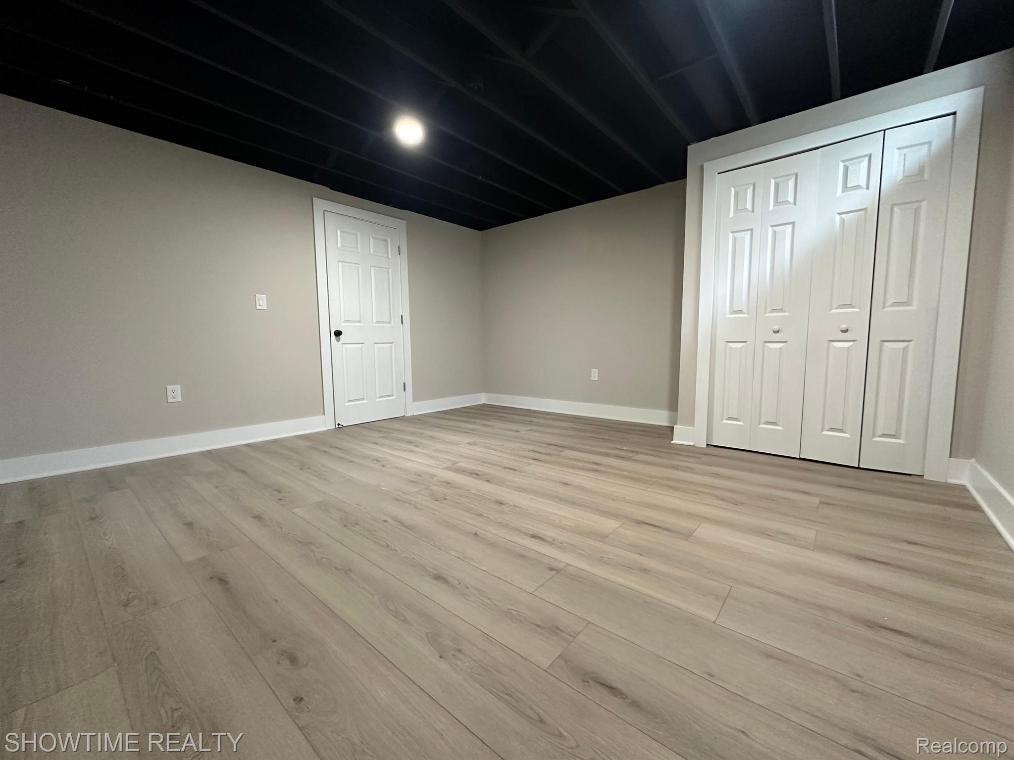 14916 HILLCREST Lane