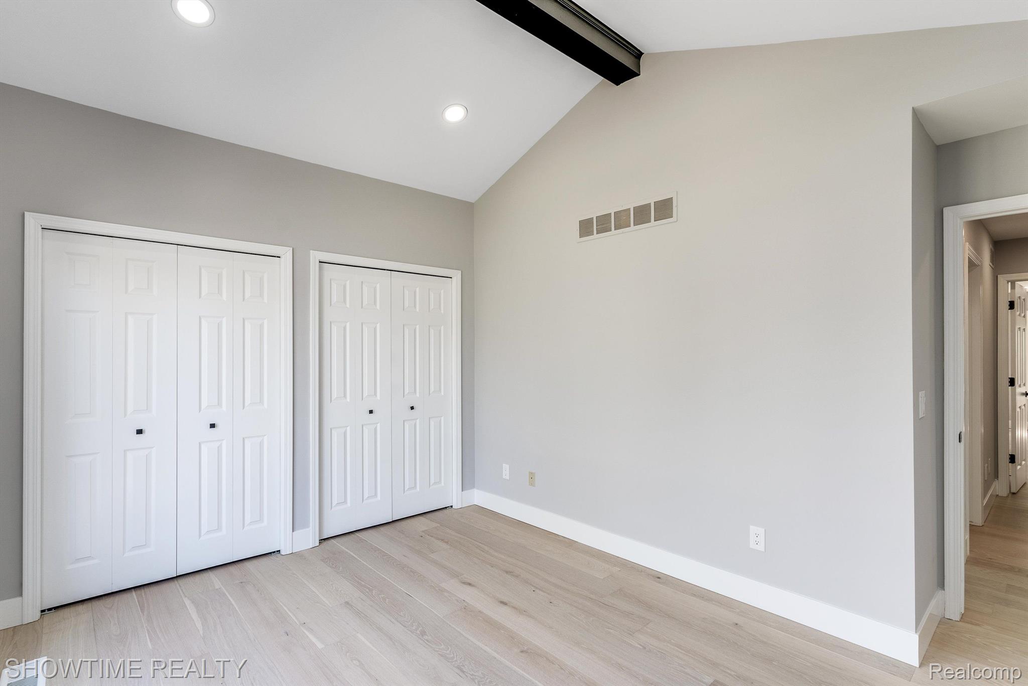 14916 HILLCREST Lane