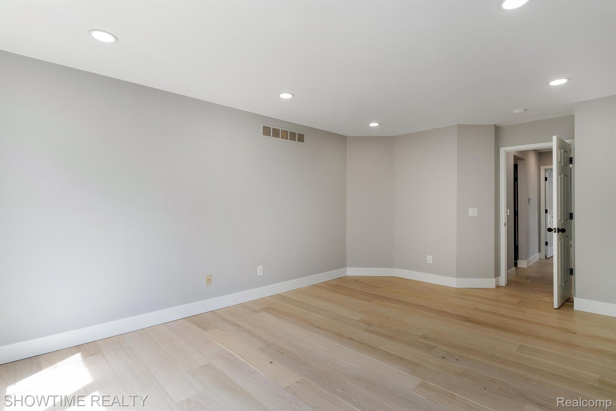 14916 HILLCREST Lane