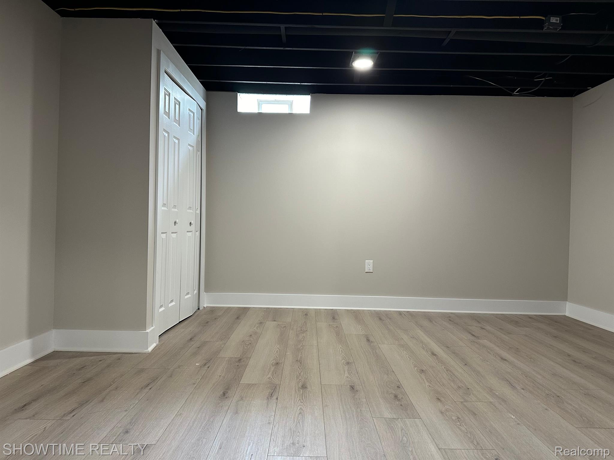 14916 HILLCREST Lane