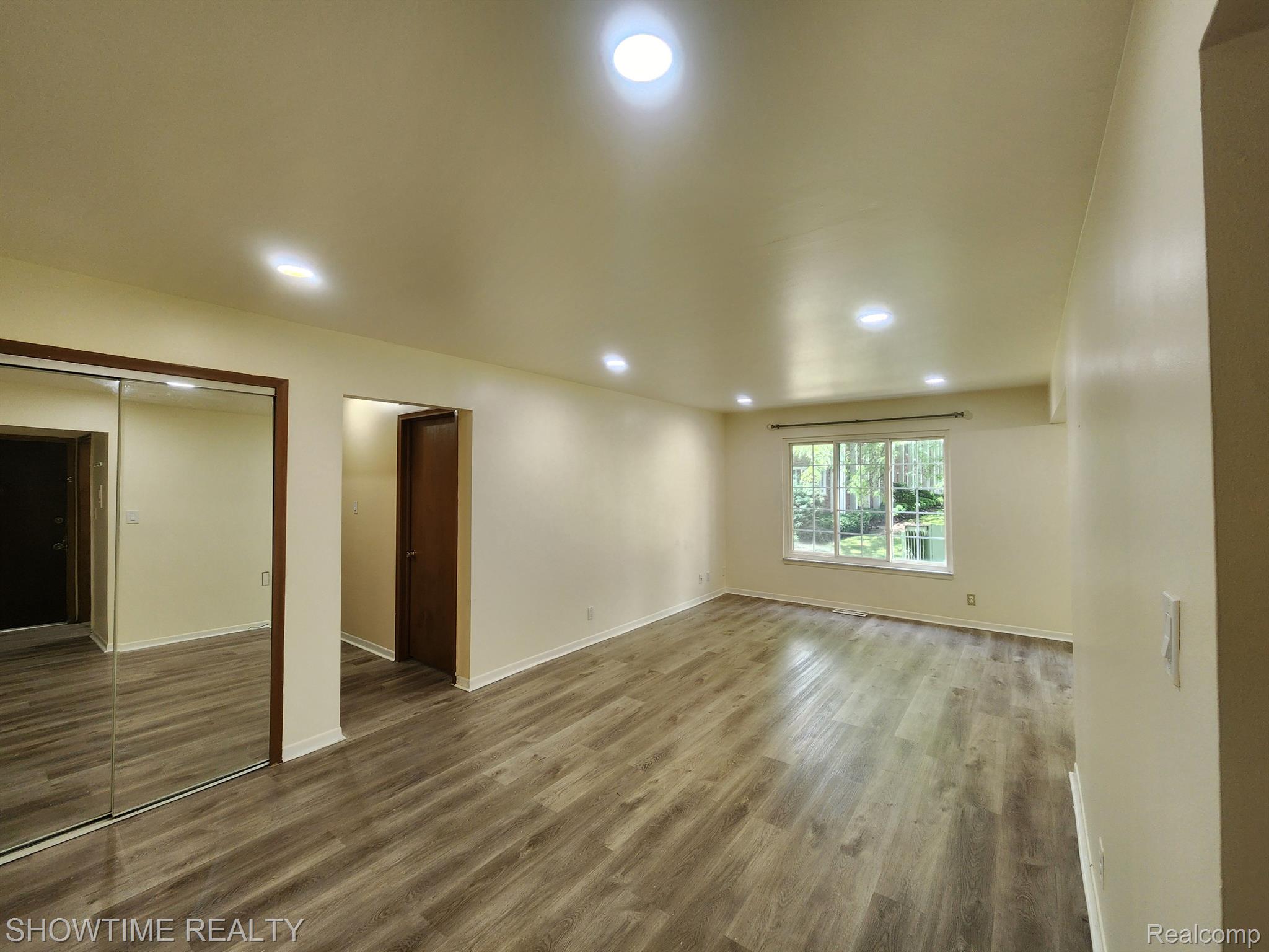 39435 VAN DYKE Avenue 304