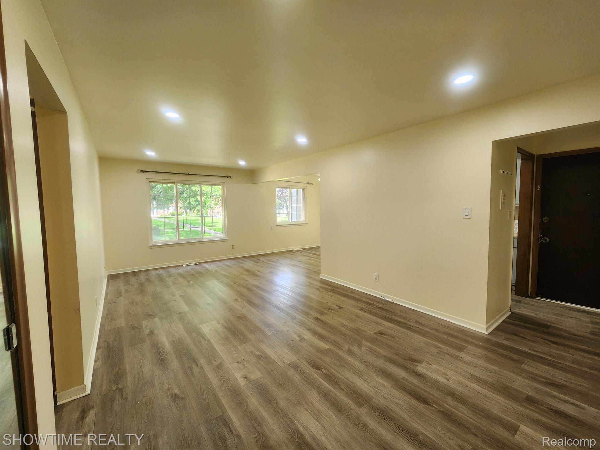 39435 VAN DYKE Avenue 304