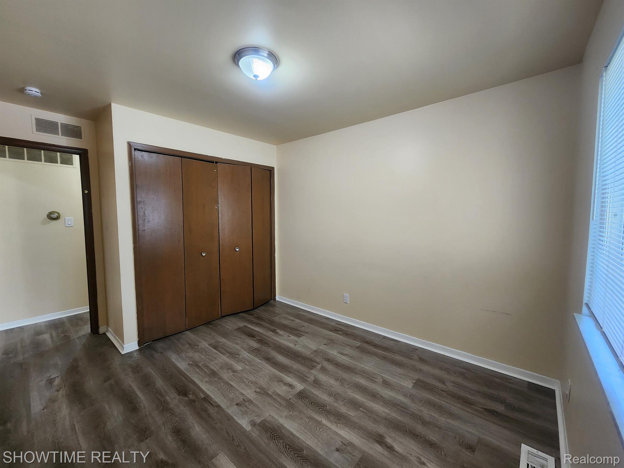 39435 VAN DYKE Avenue 304