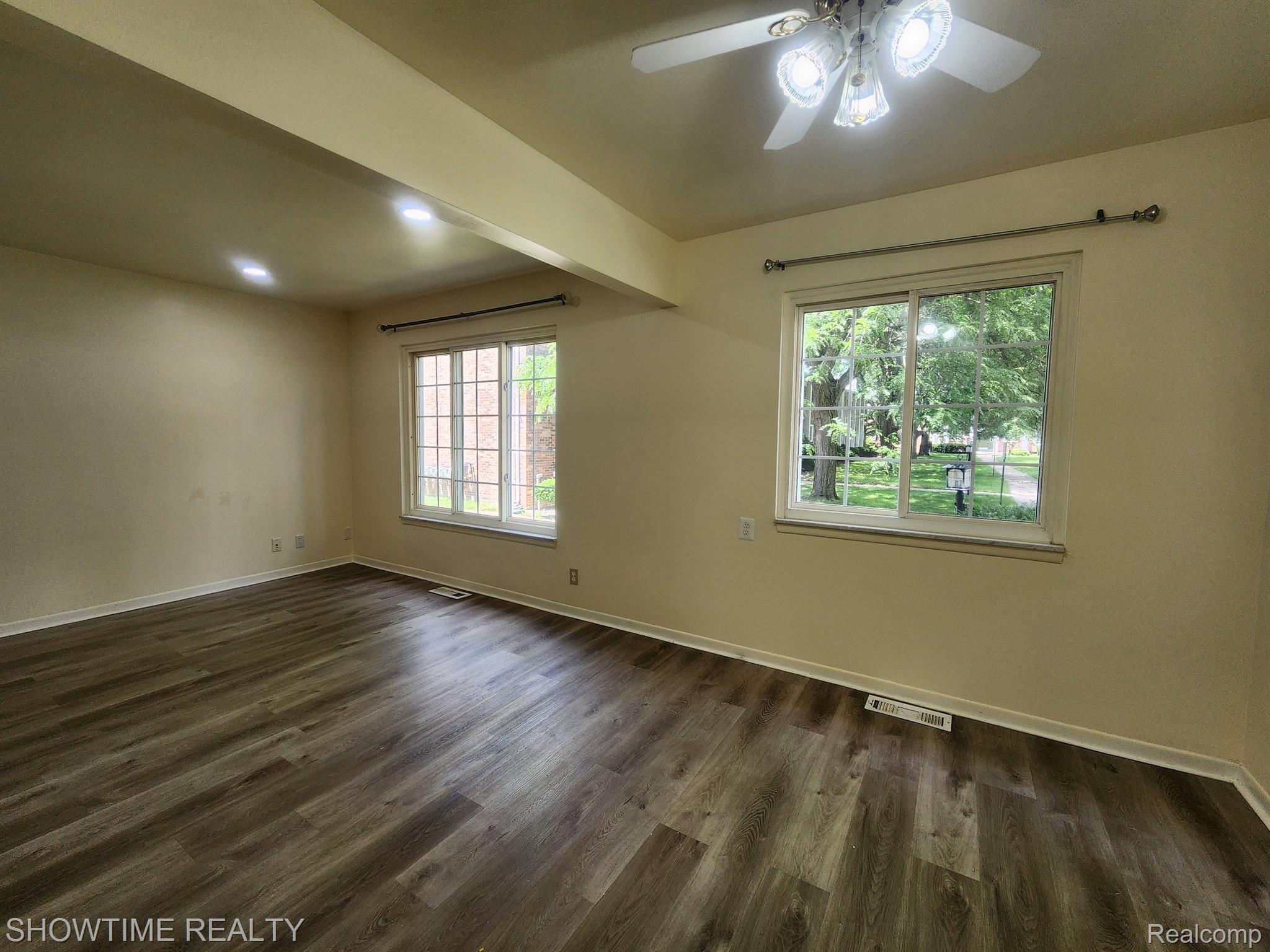 39435 VAN DYKE Avenue 304