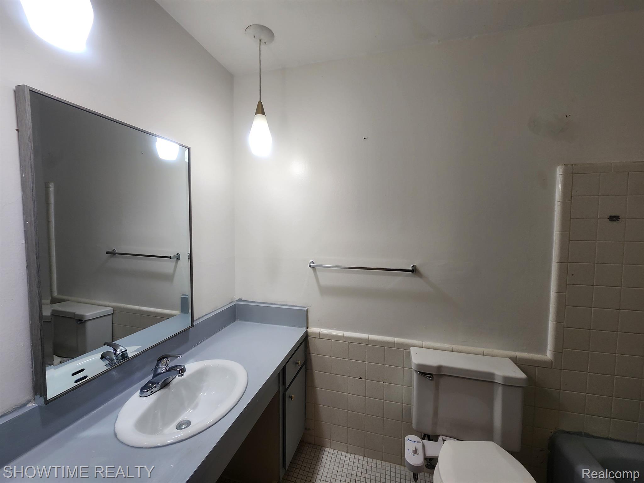 39435 VAN DYKE Avenue 304
