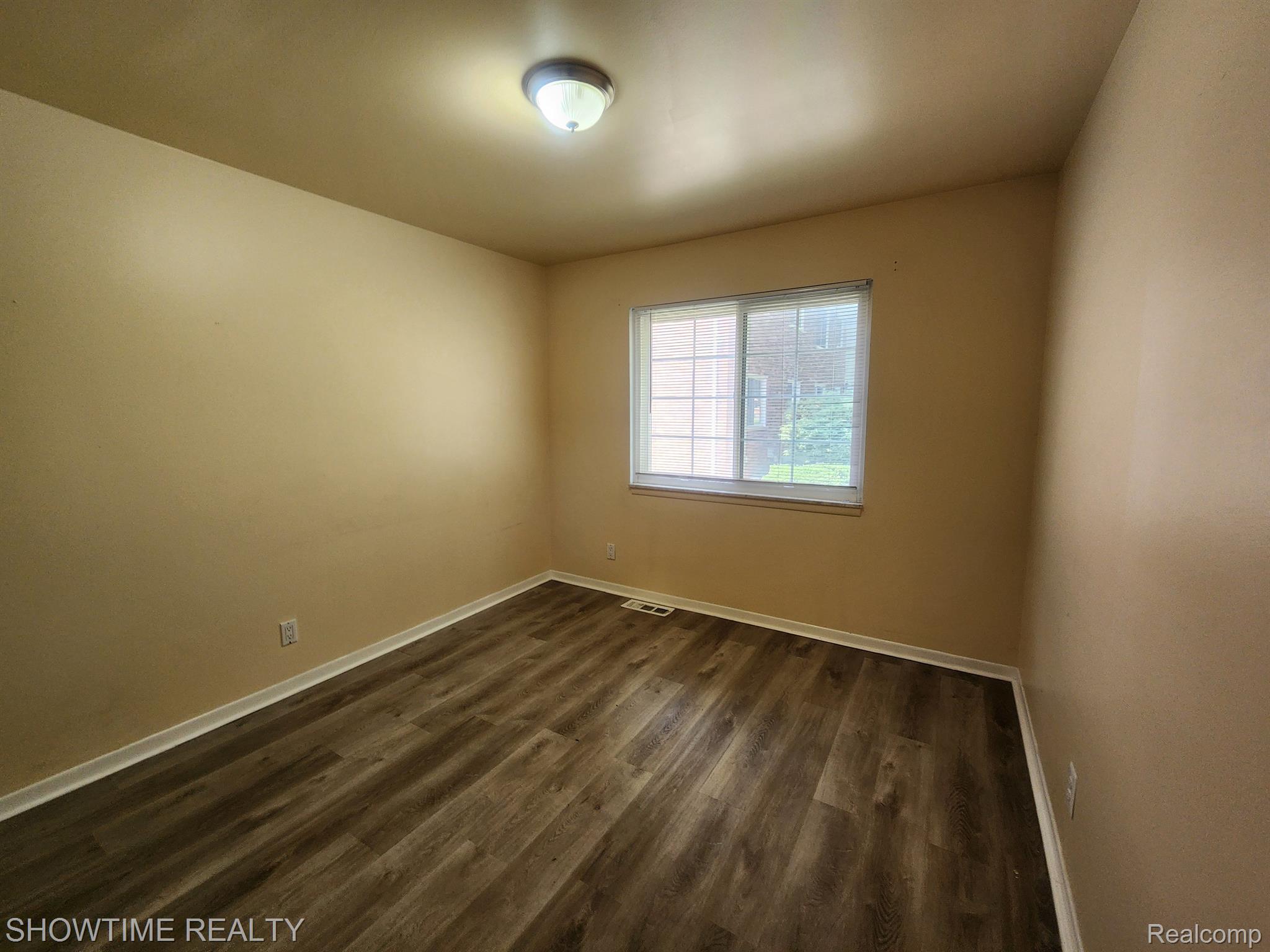 39435 VAN DYKE Avenue 304