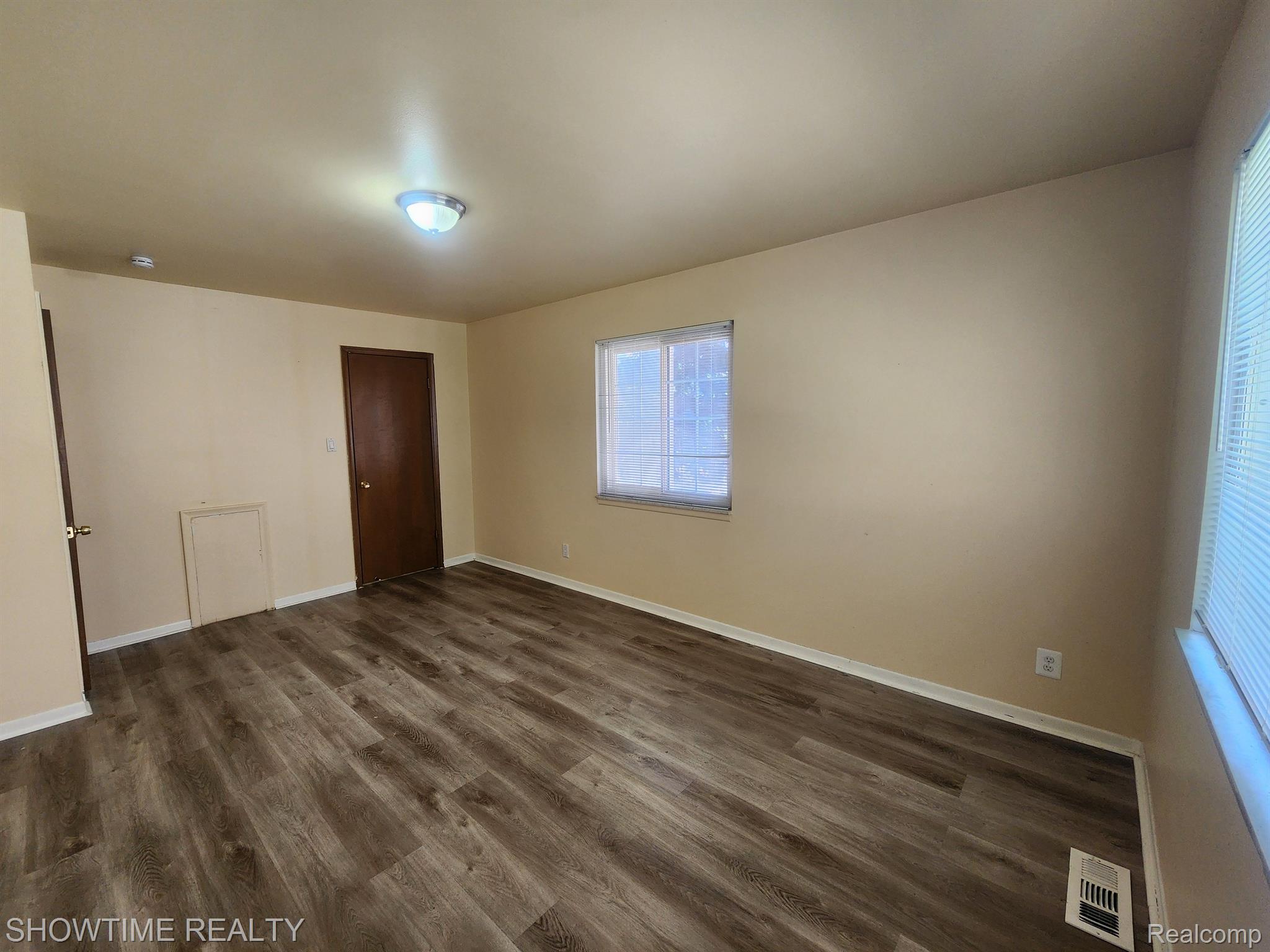 39435 VAN DYKE Avenue 304