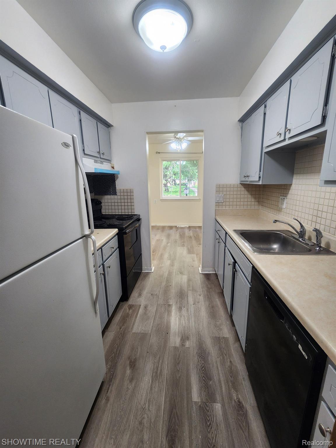 39435 VAN DYKE Avenue 304