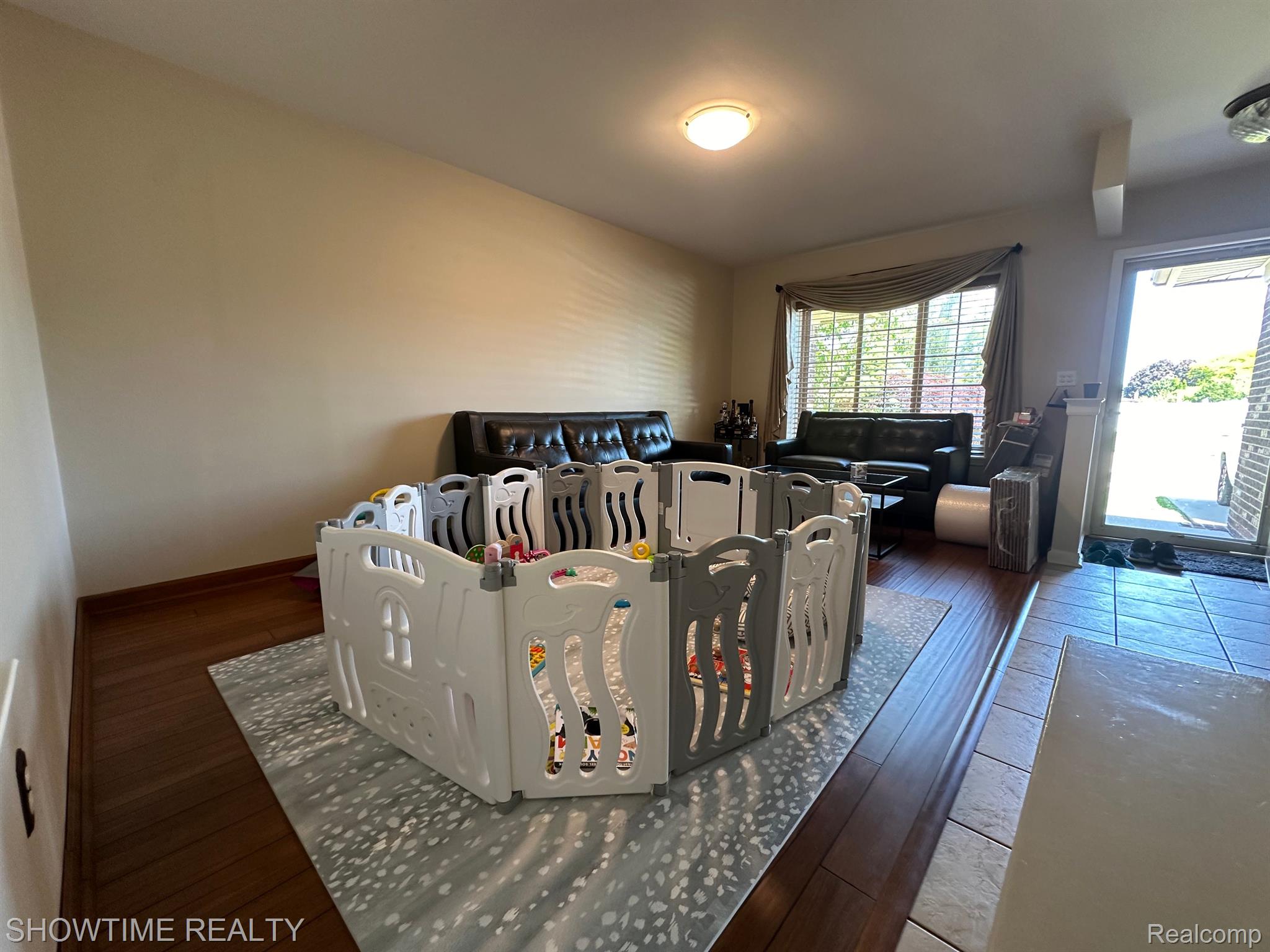 13328 CANTERBURY Drive