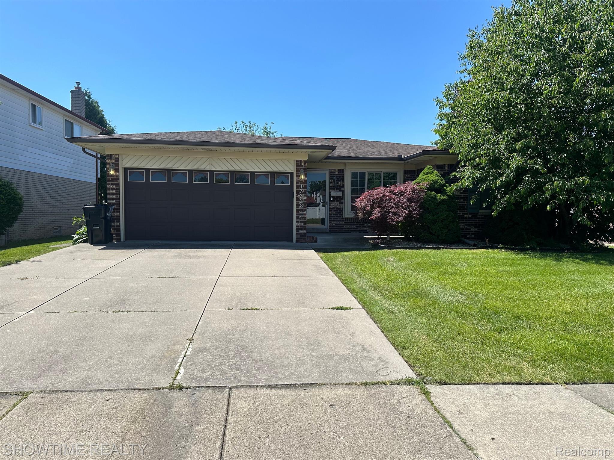 13328 CANTERBURY Drive