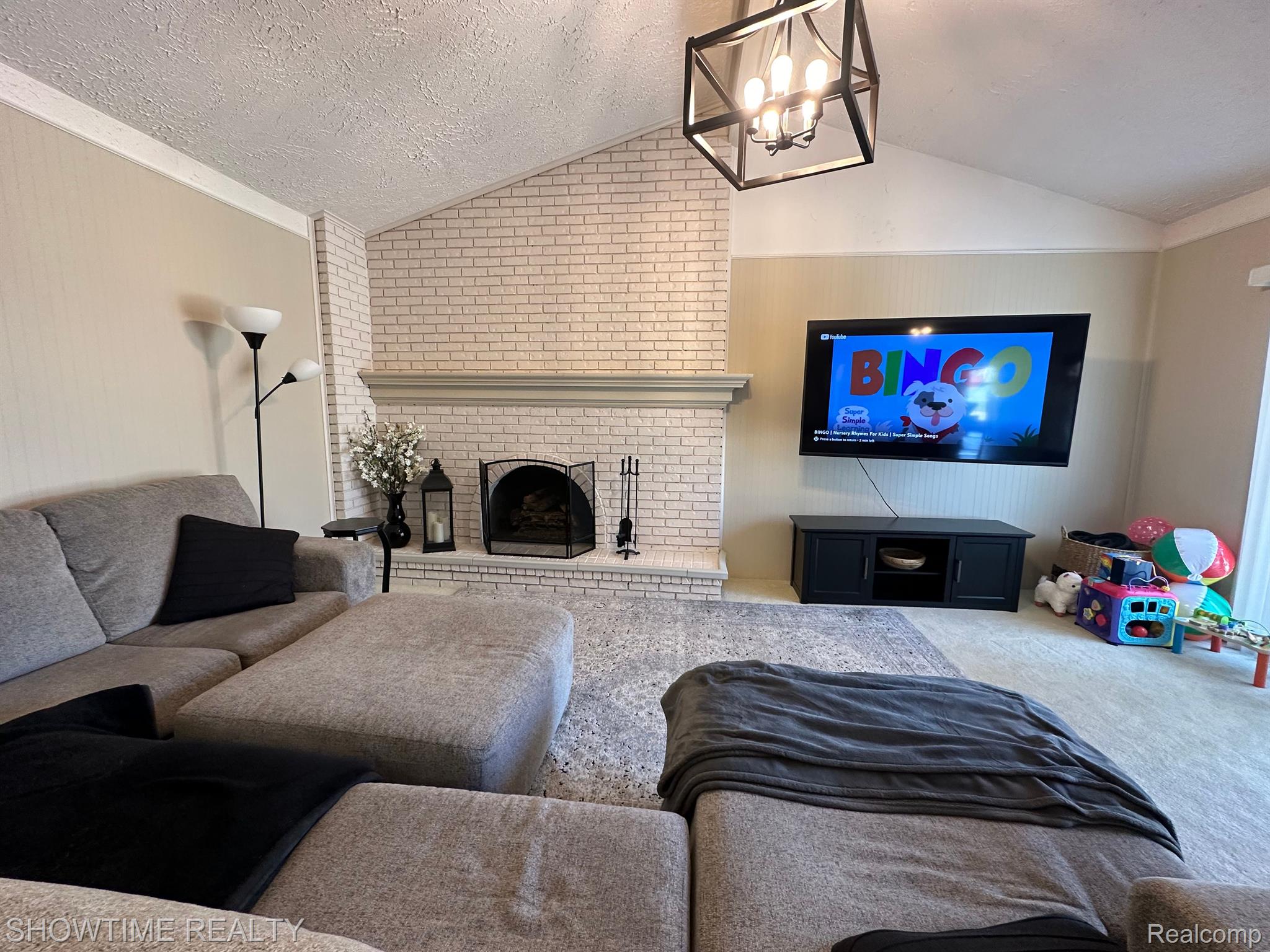 13328 CANTERBURY Drive