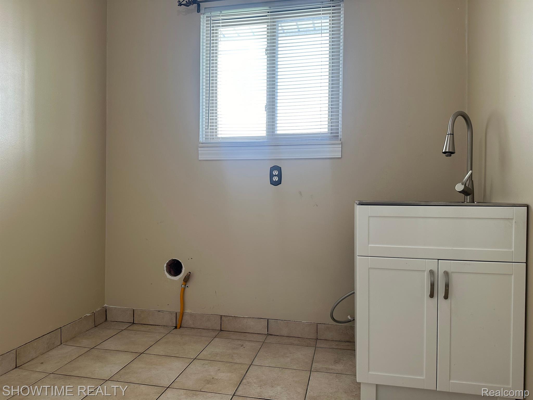 13328 CANTERBURY Drive