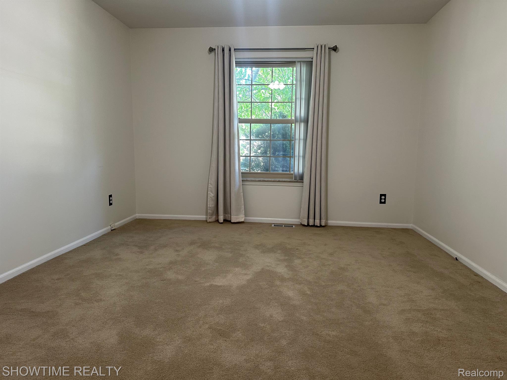 13328 CANTERBURY Drive