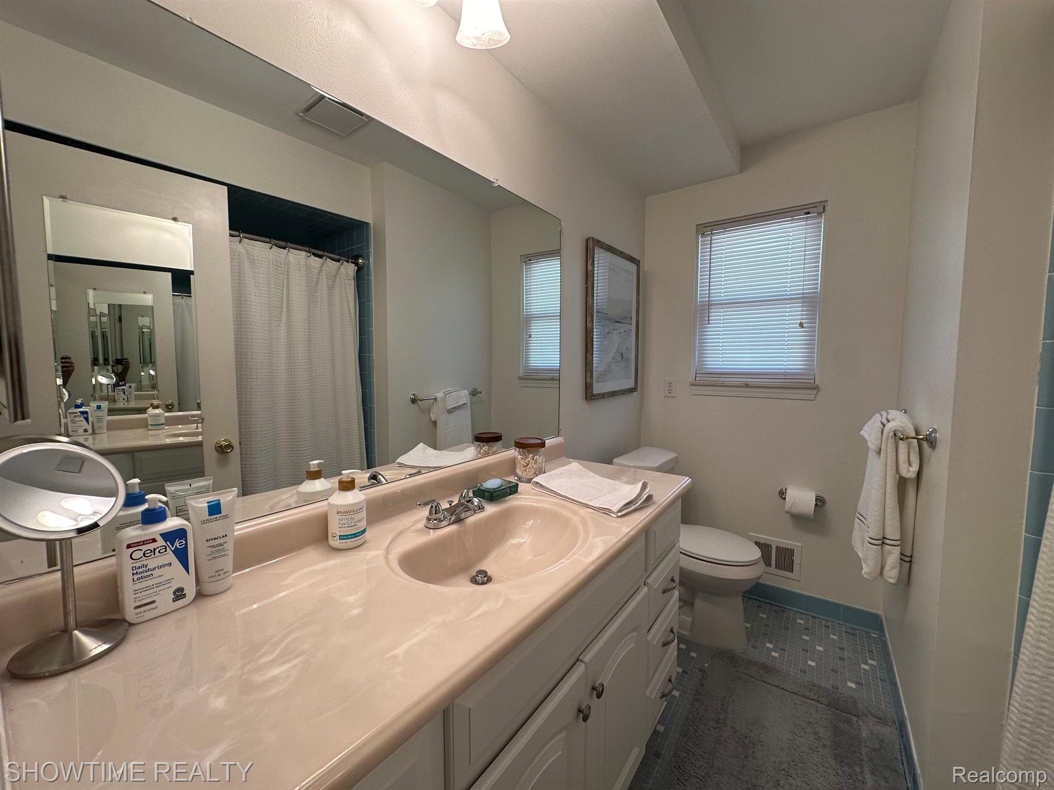 13328 CANTERBURY Drive