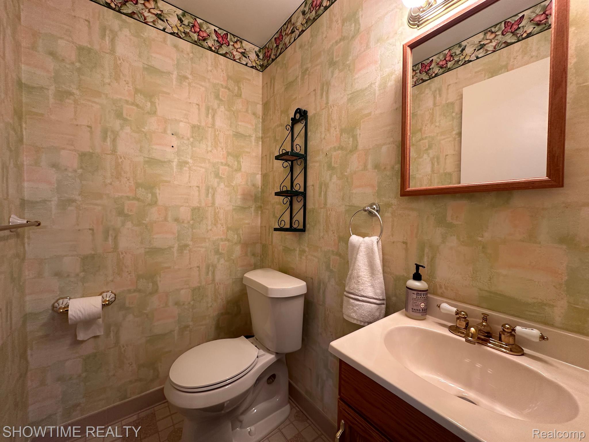 13328 CANTERBURY Drive