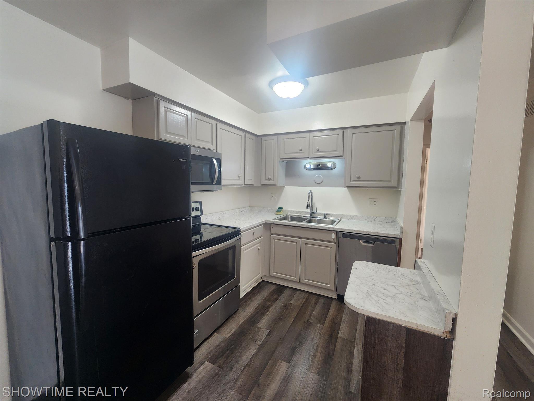 14140 MERRIWEATHER Street