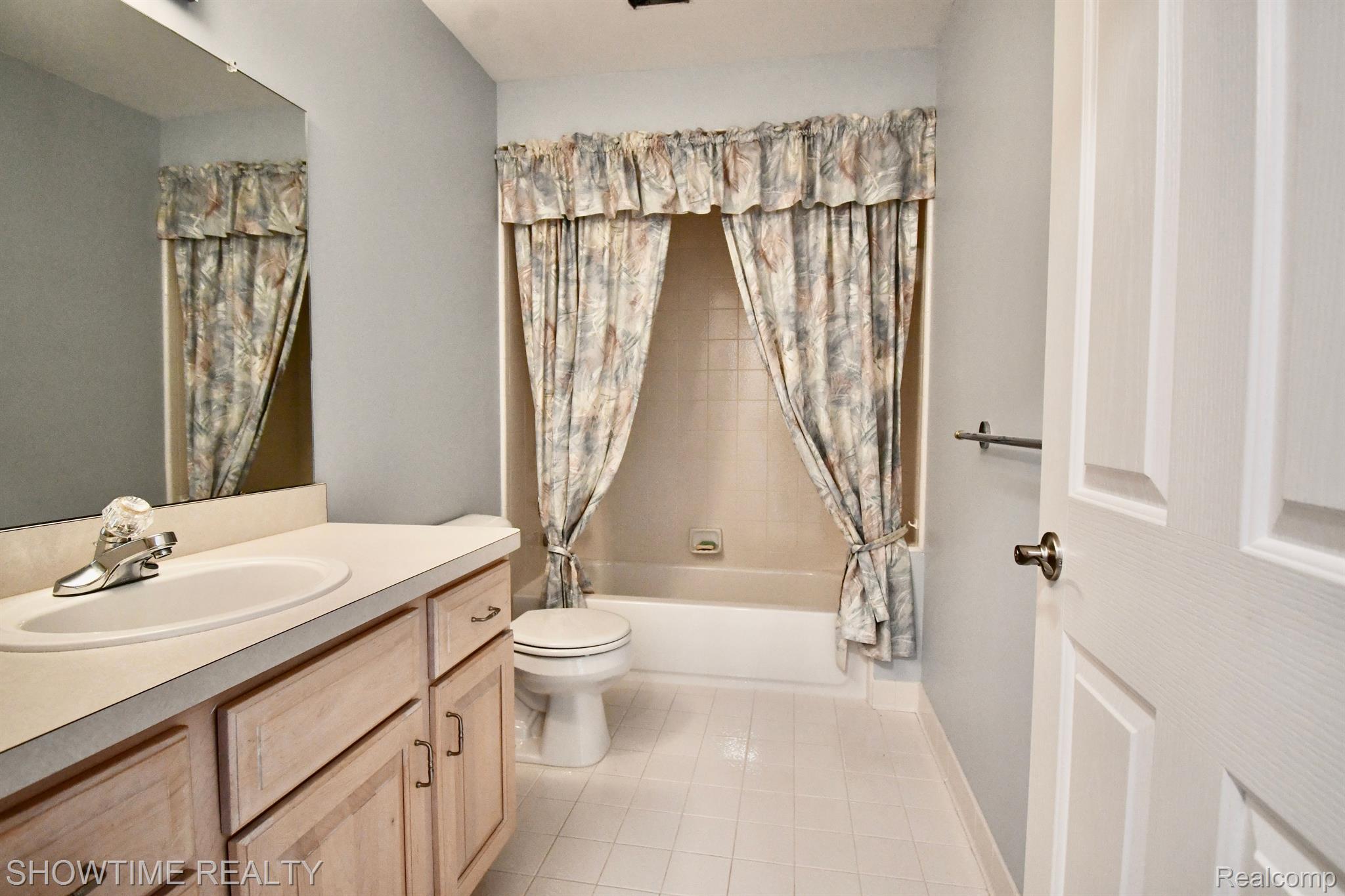 54106 LONGNEEDLE Drive