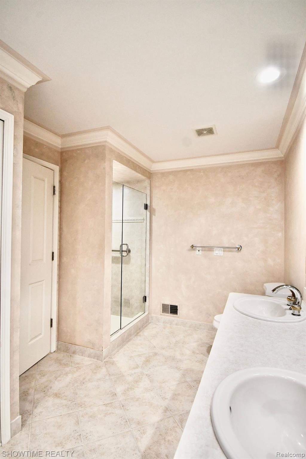 54106 LONGNEEDLE Drive