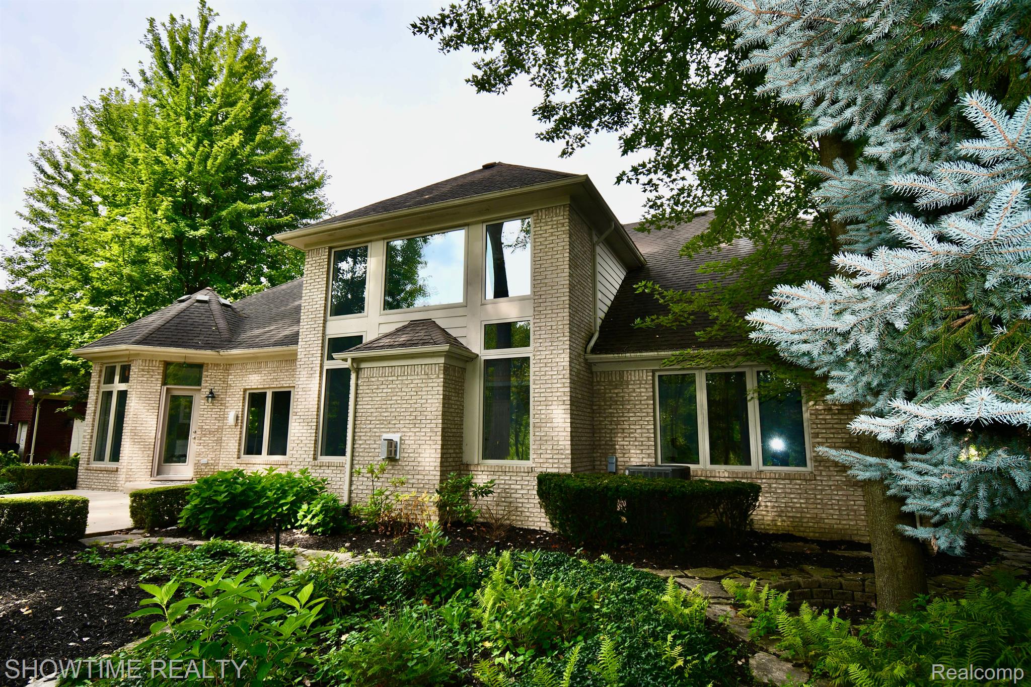 54106 LONGNEEDLE Drive