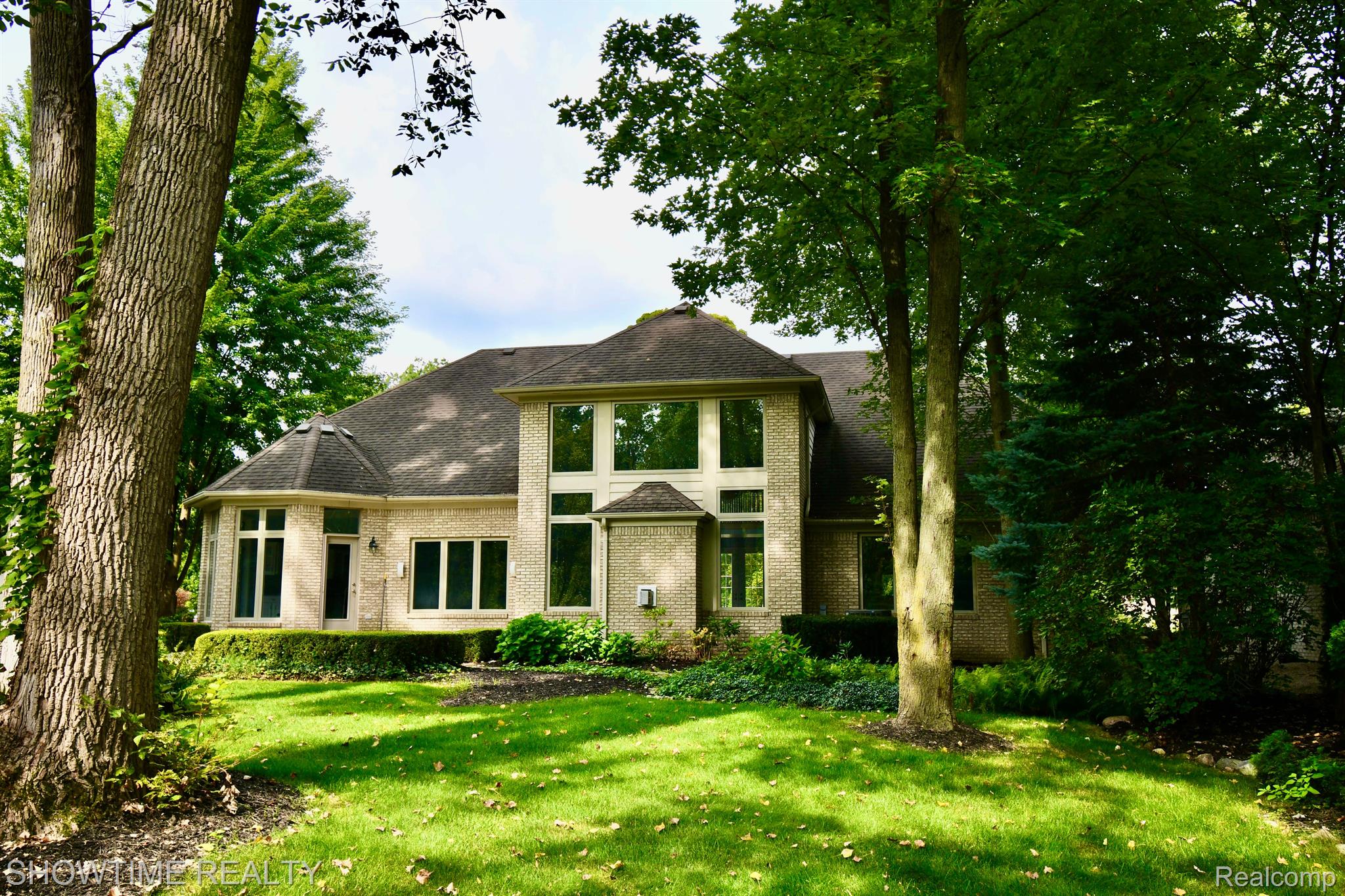 54106 LONGNEEDLE Drive