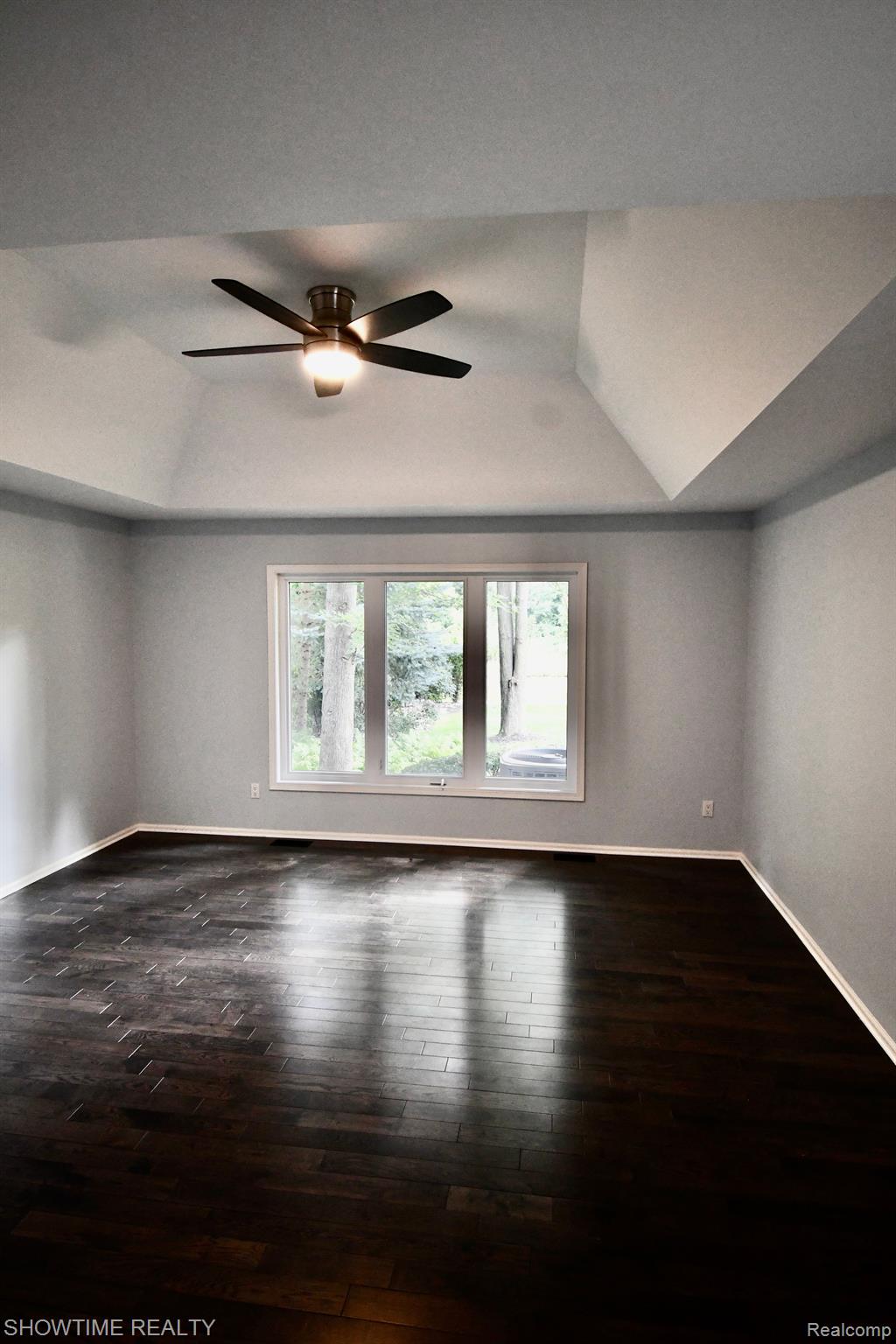 54106 LONGNEEDLE Drive