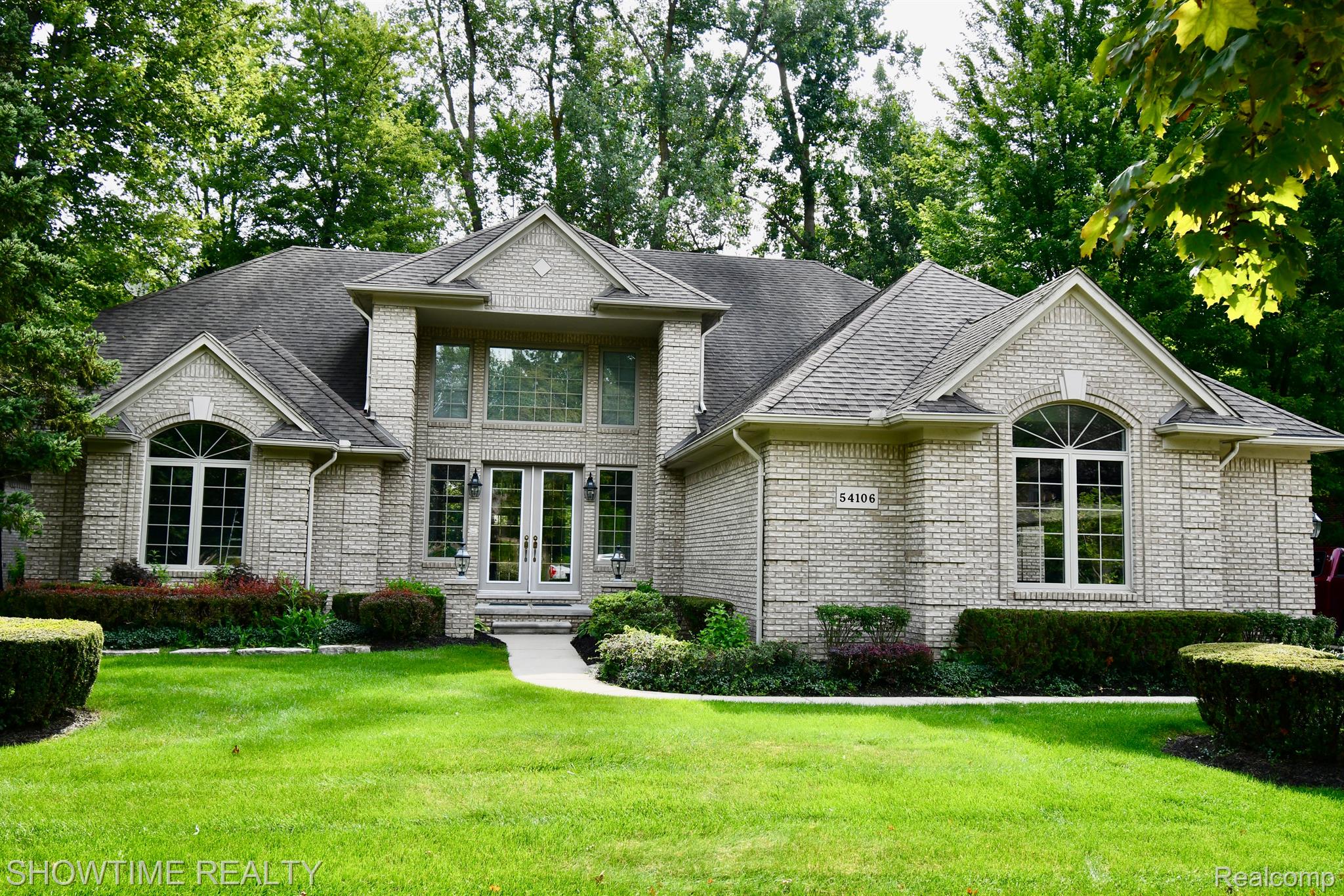 54106 LONGNEEDLE Drive