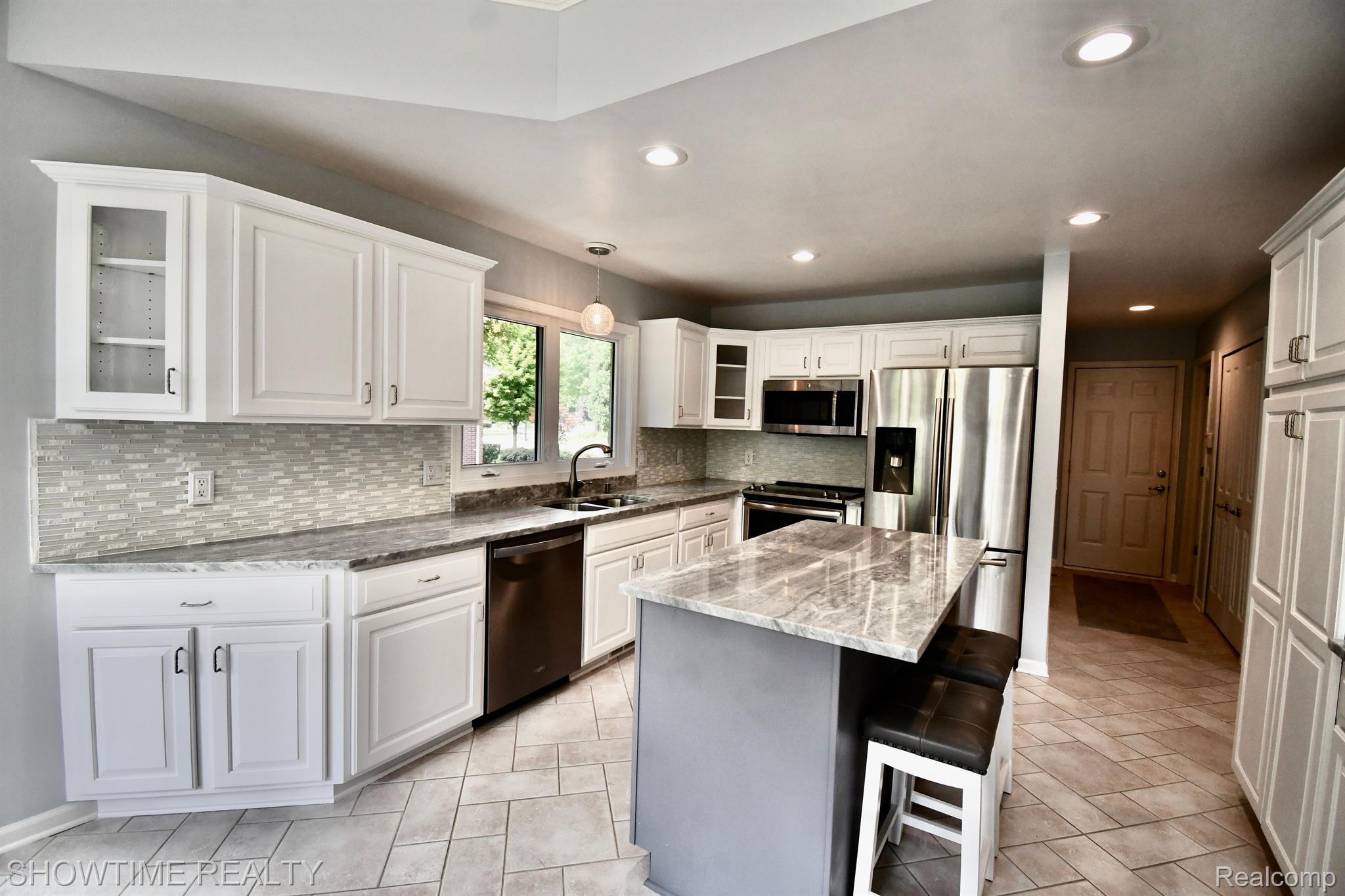 54106 LONGNEEDLE Drive