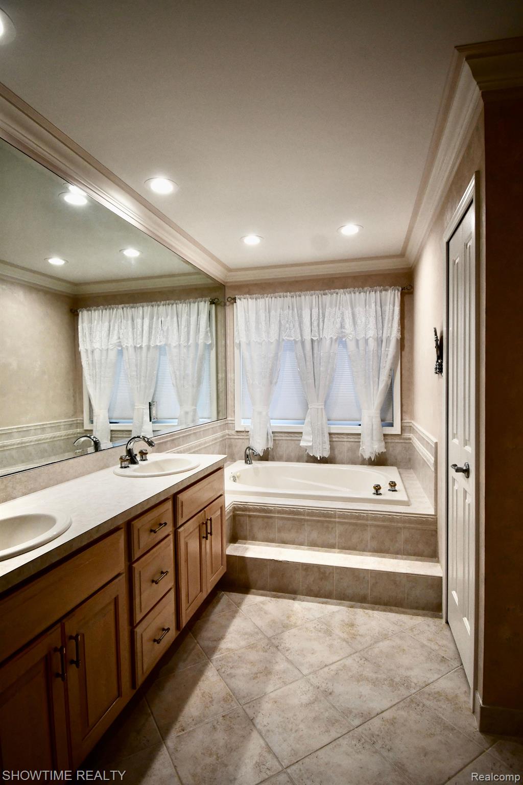 54106 LONGNEEDLE Drive