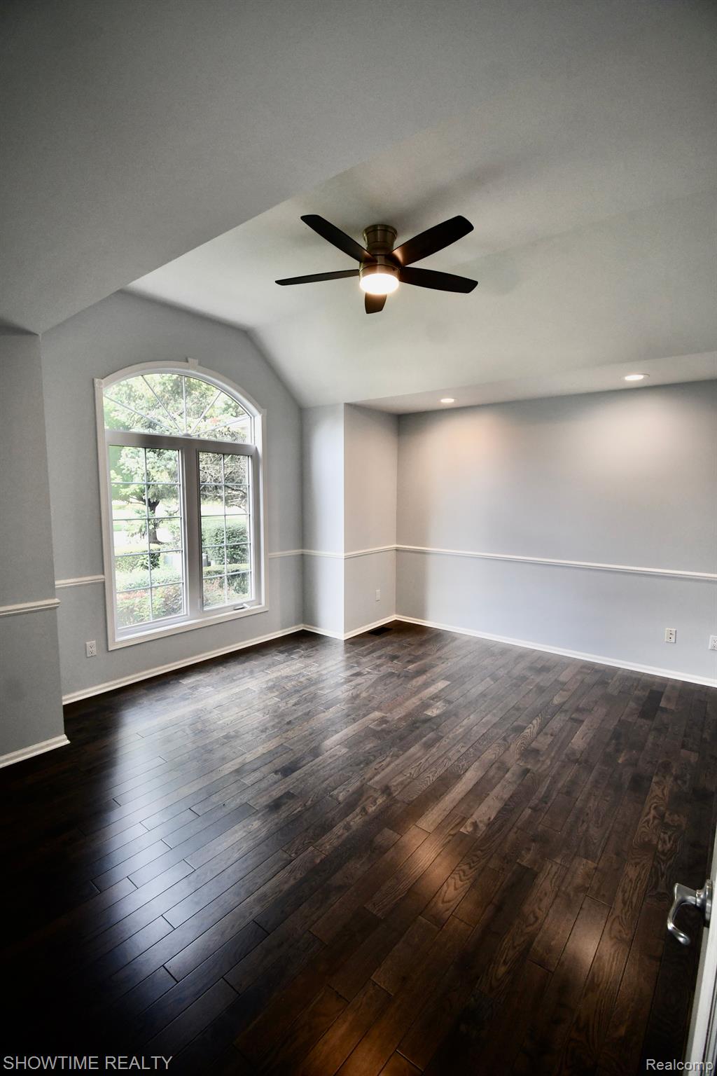 54106 LONGNEEDLE Drive