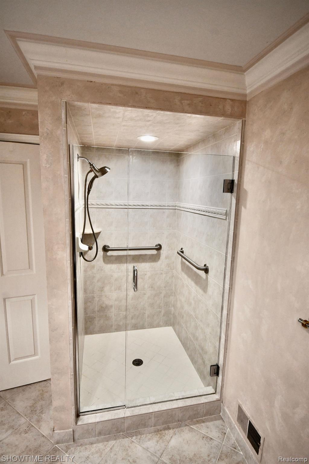 54106 LONGNEEDLE Drive