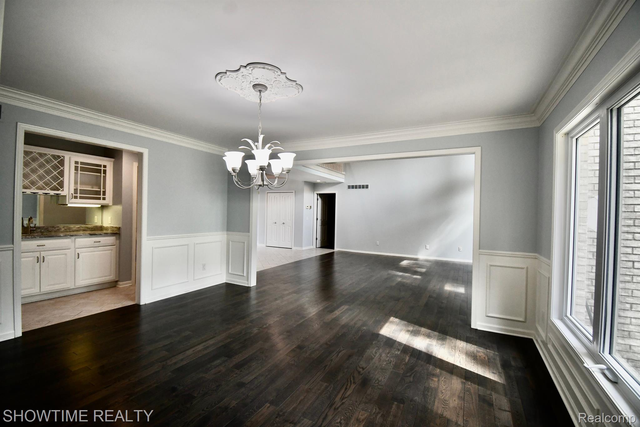 54106 LONGNEEDLE Drive