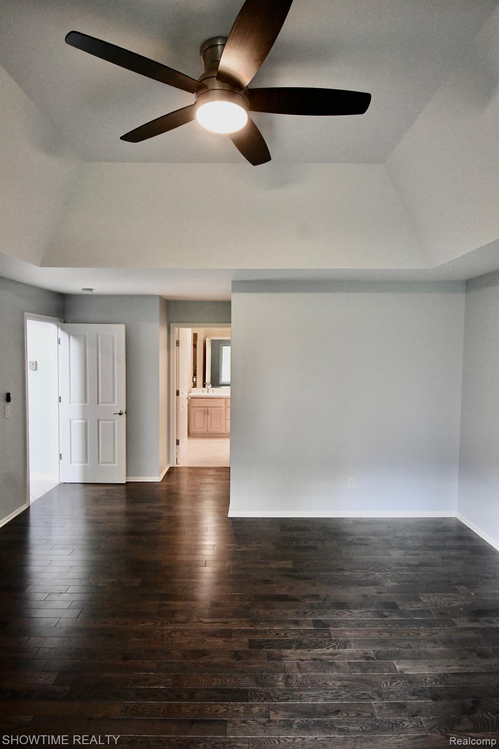 54106 LONGNEEDLE Drive