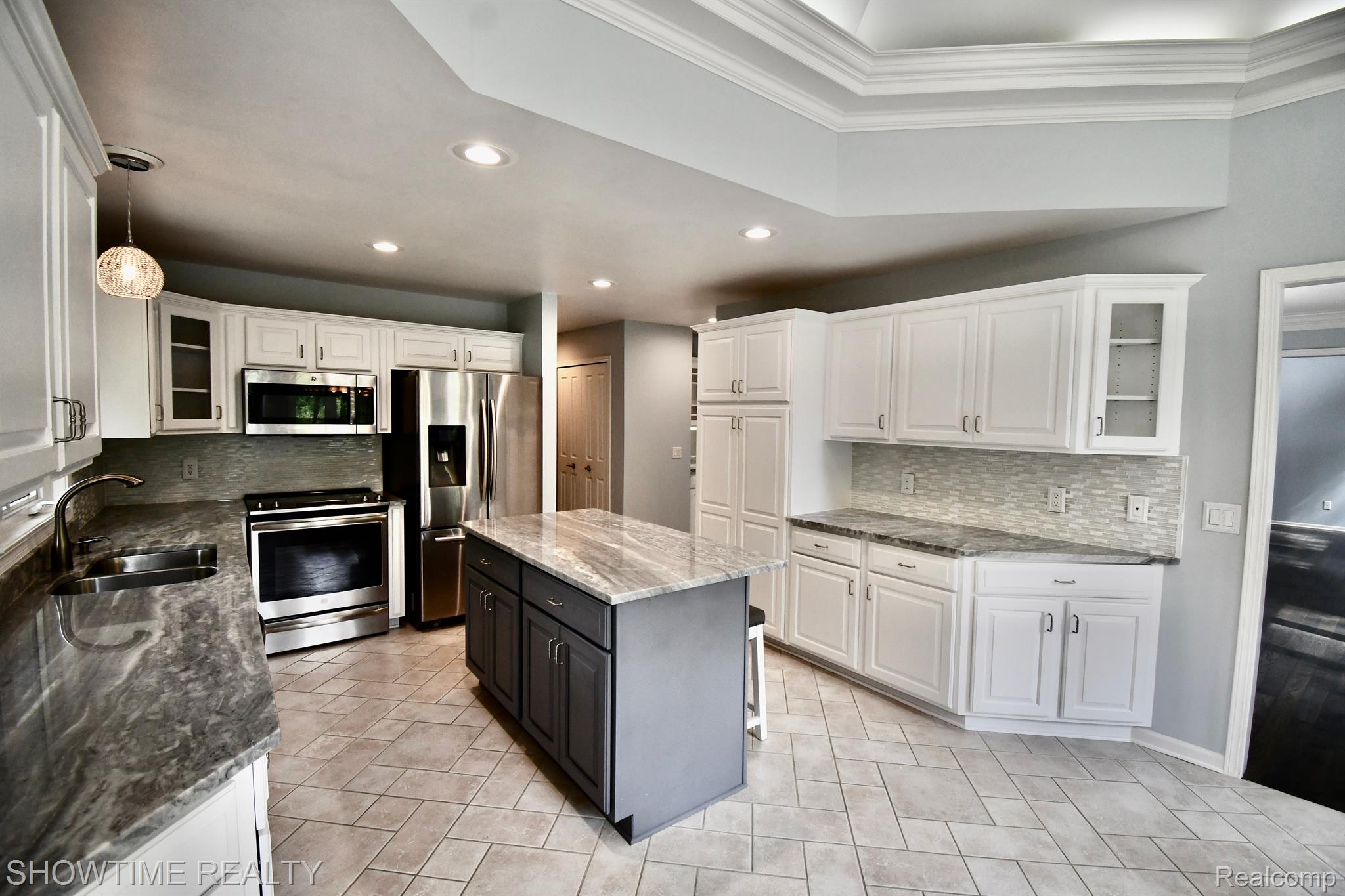 54106 LONGNEEDLE Drive