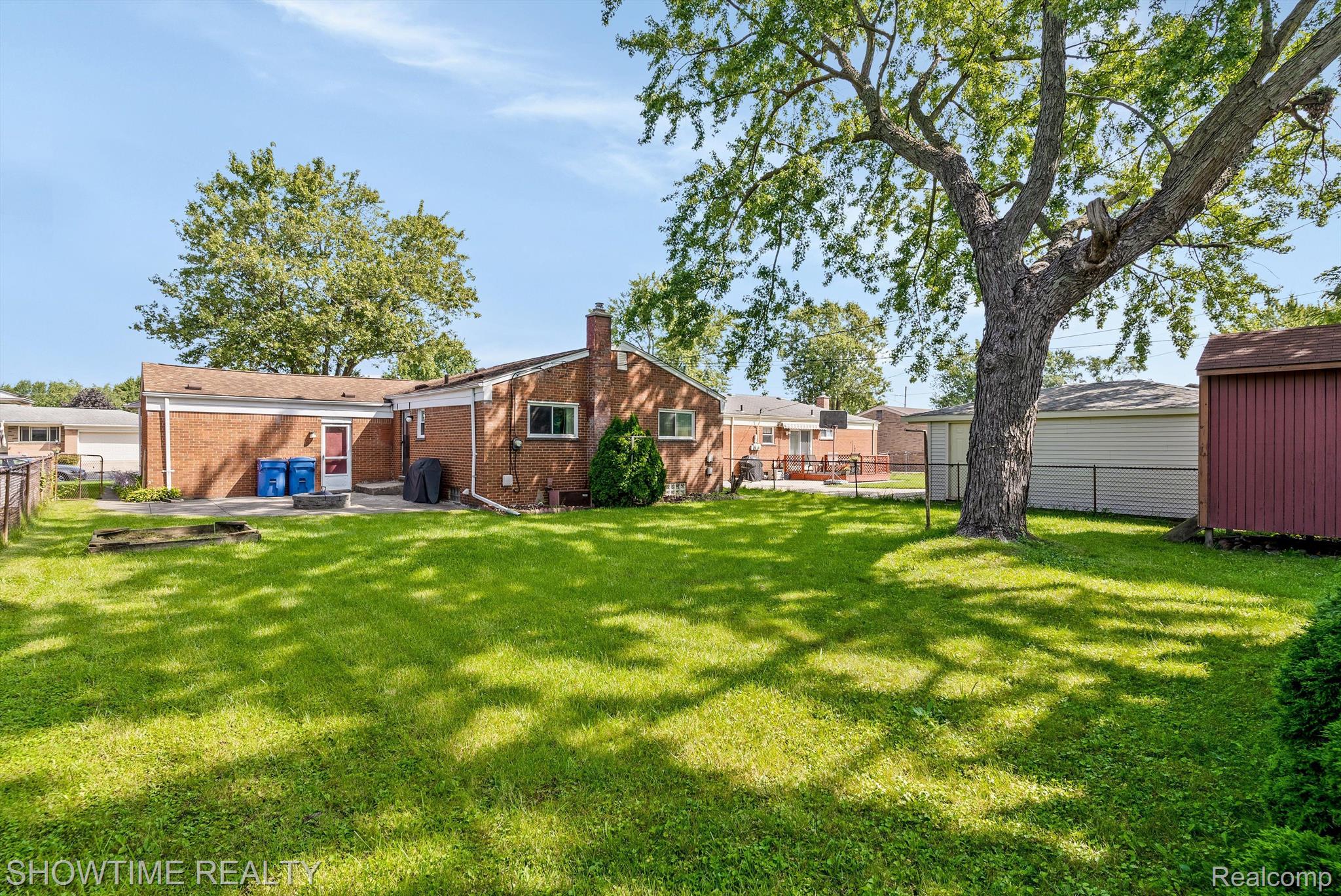 5202 BUSCH Avenue