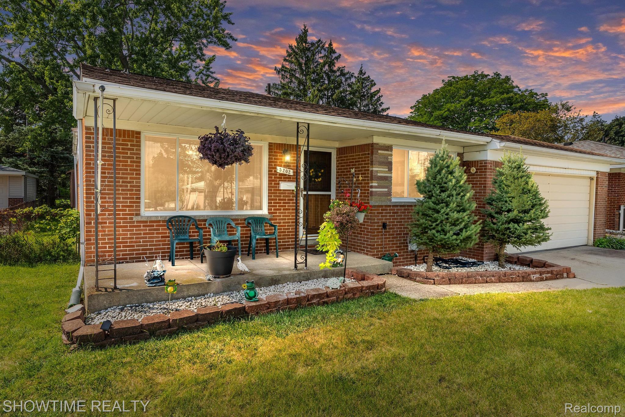 5202 BUSCH Avenue