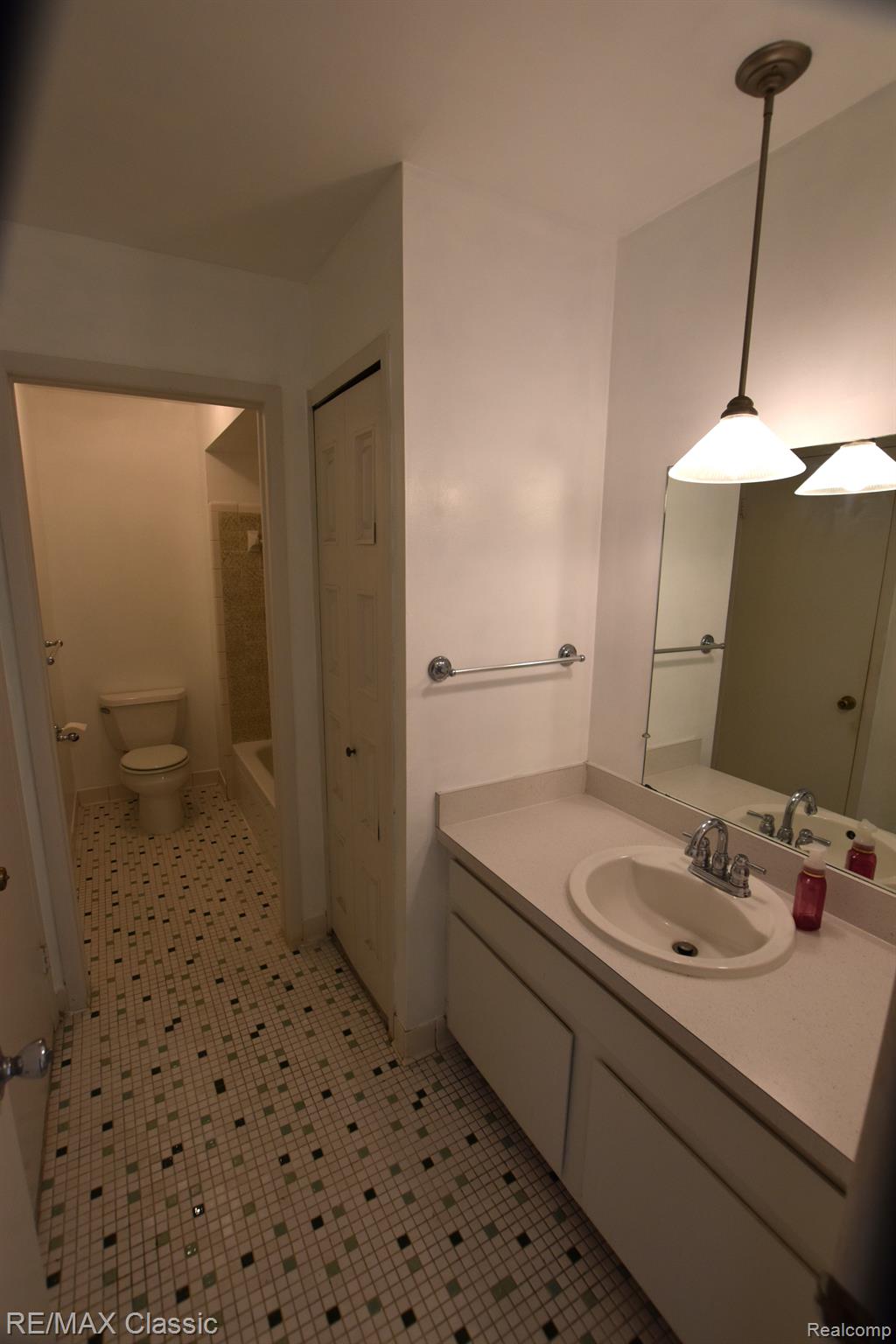 8553 WINCHESTER Drive 6