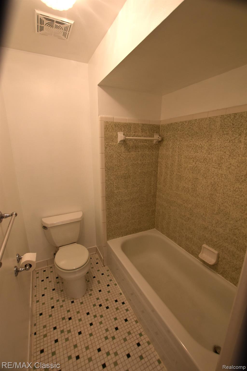 8553 WINCHESTER Drive 6