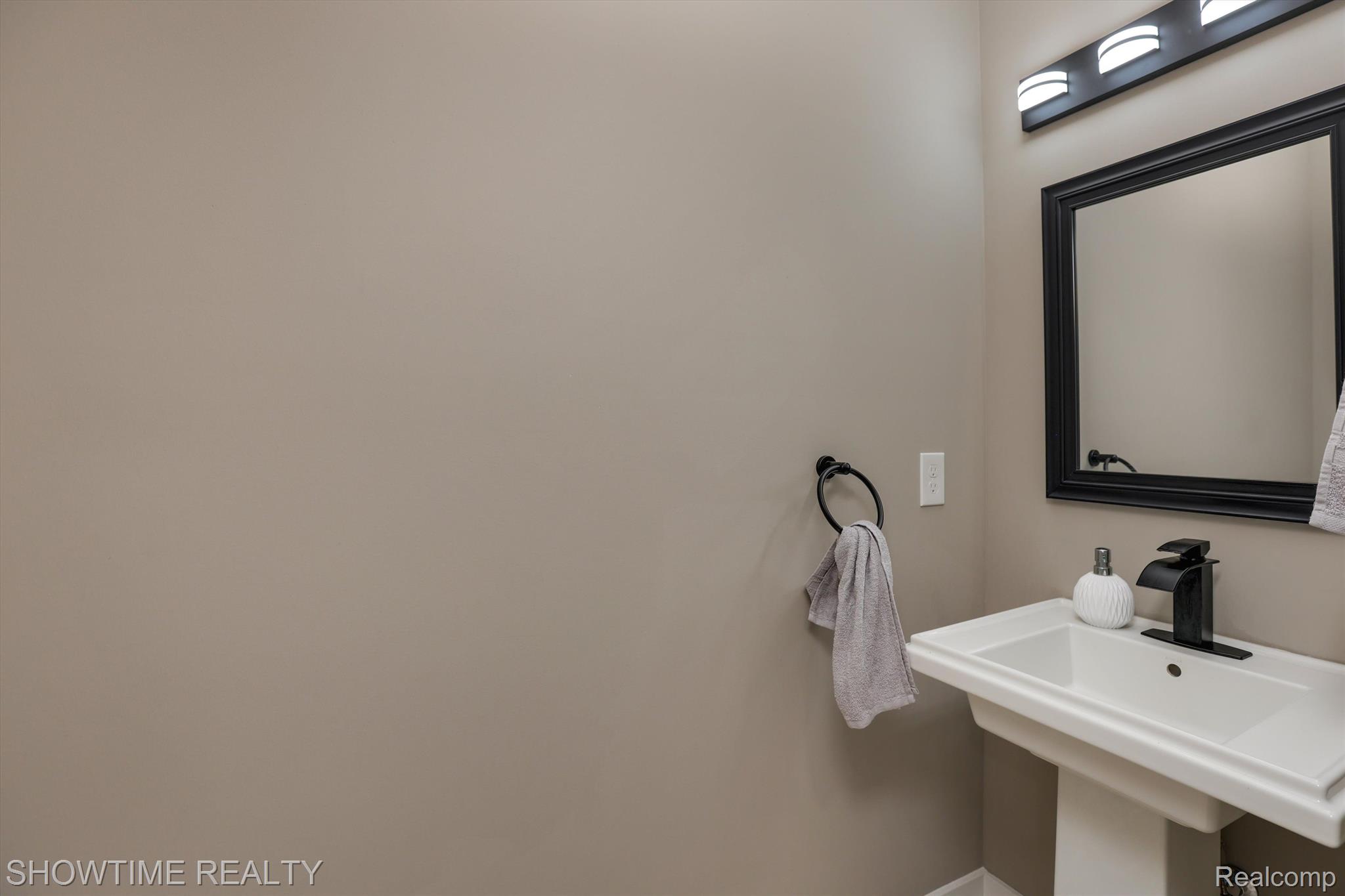 9945 HAVENDALE Drive