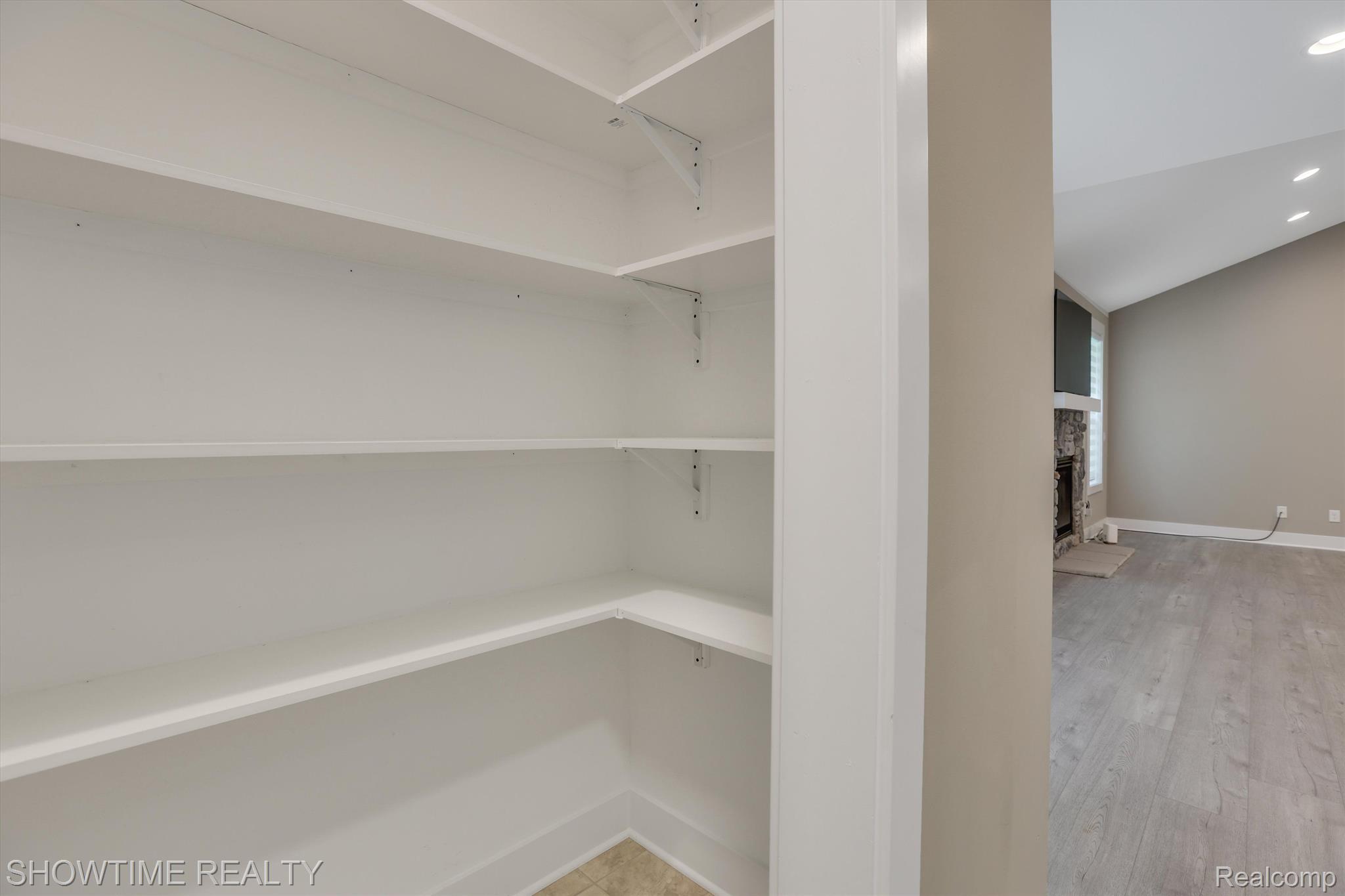 9945 HAVENDALE Drive