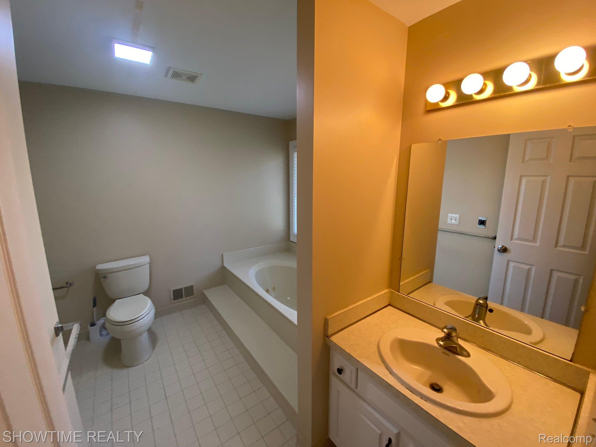 2152 REGENCY HILLS Drive