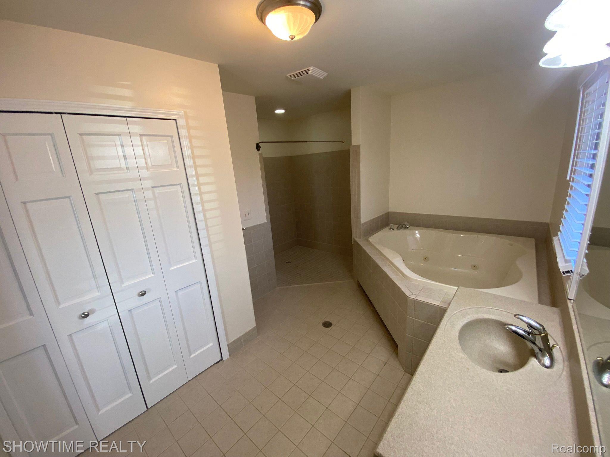 2152 REGENCY HILLS Drive