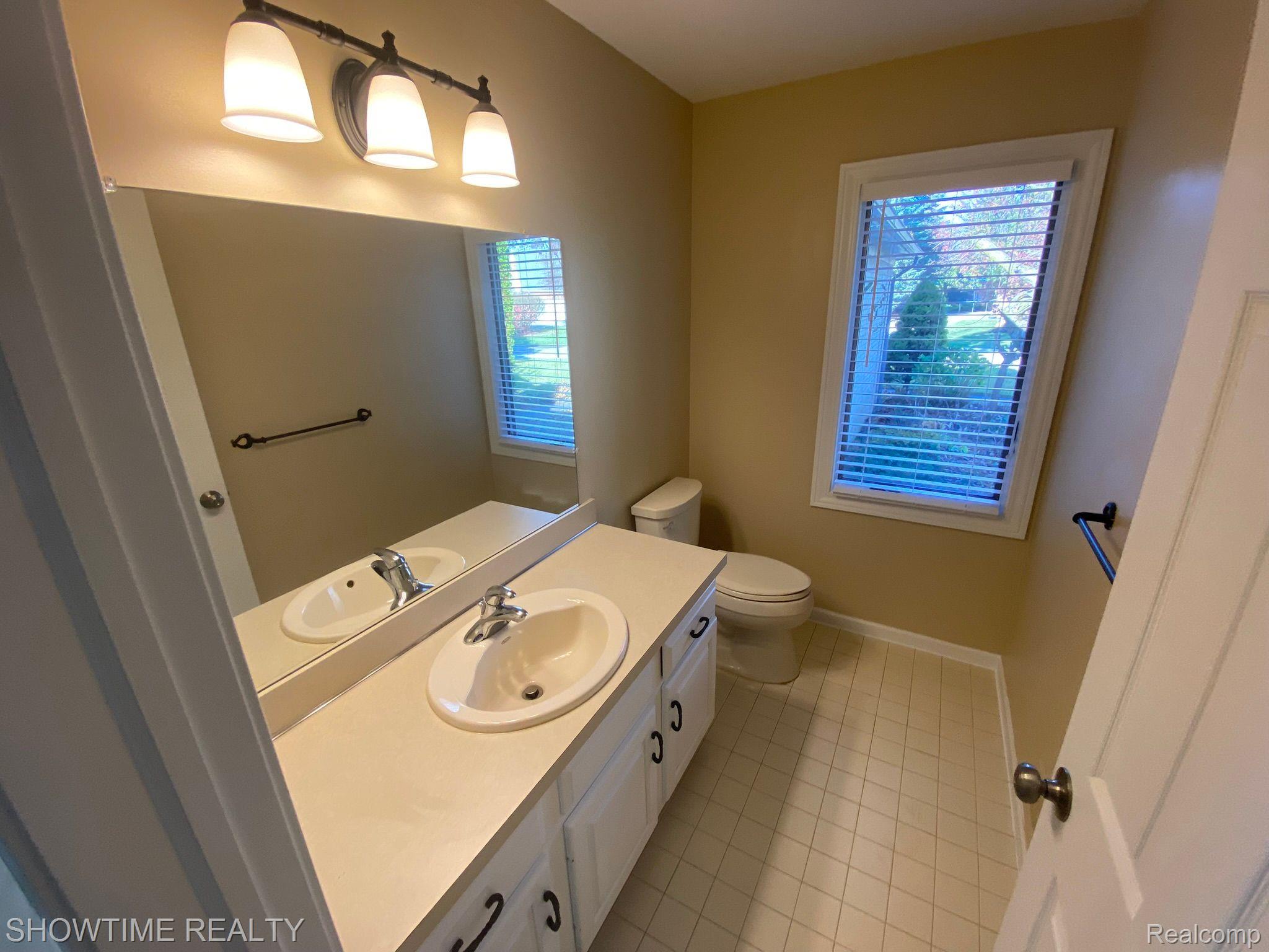 2152 REGENCY HILLS Drive