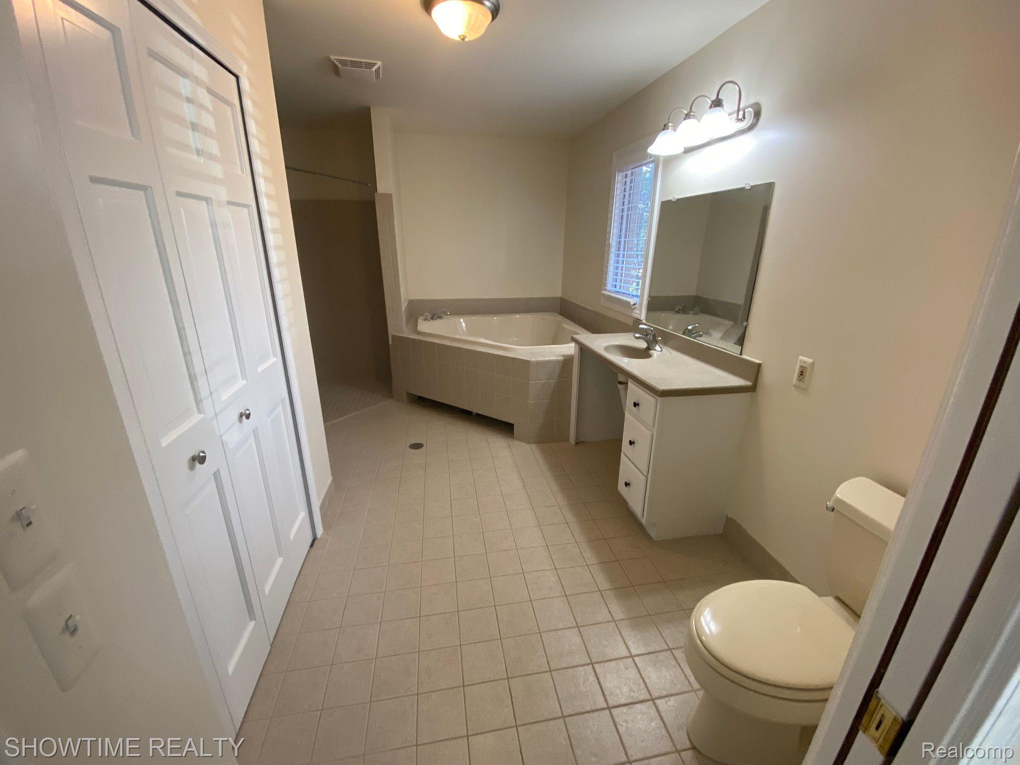 2152 REGENCY HILLS Drive